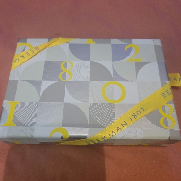 BEEKMAN 1802- GIFT READY 4 PACK GOAT MILK SOAPS- LOOK!! - Picture 2 of 2